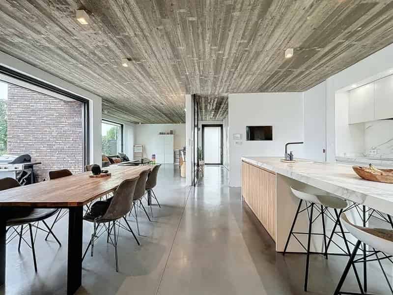 Energiezuinige Open Bebouwing 3 Slaapkamers Garage 575m²