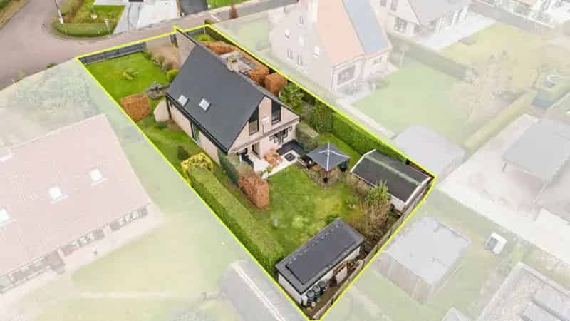 Huis te koop Knesselare: Gemoderniseerde woning met warmtepompen en zonnepanelen