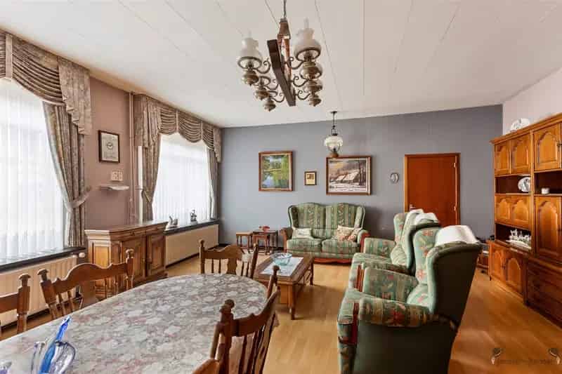 Te renoveren HOB in Ham met 5 slaapkamers en grote tuin