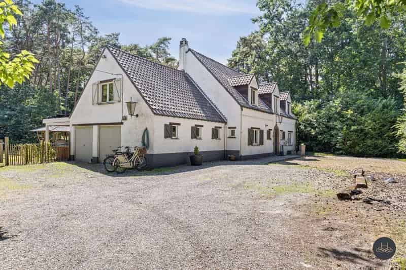 Unieke gerenoveerde villa in het groen met prachtig zwembad