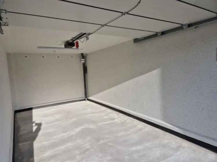 Garage te huur Roeselare - 6 garages op afgesloten terrein