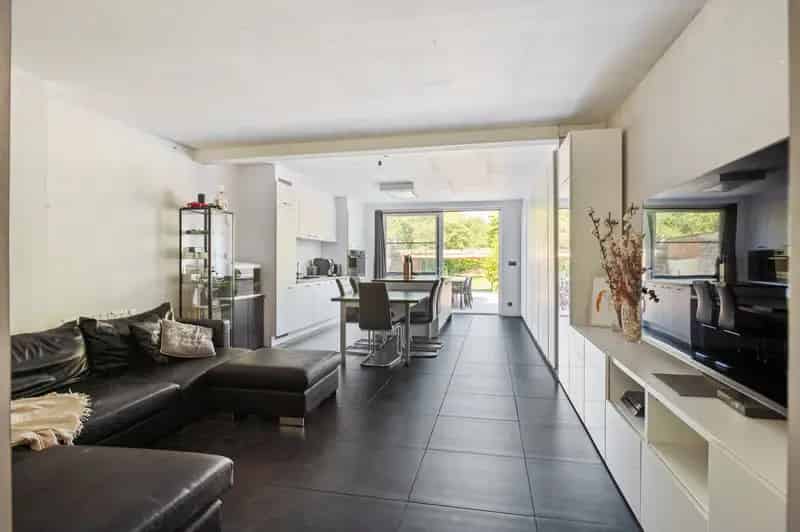Gerenoveerde woning te Brasschaat 4 slaapkamers ruime tuin