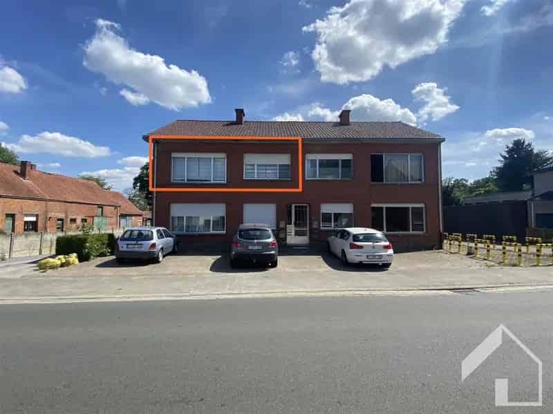 Ruim 2 Slaapkamer Appartement te Huur met Garage