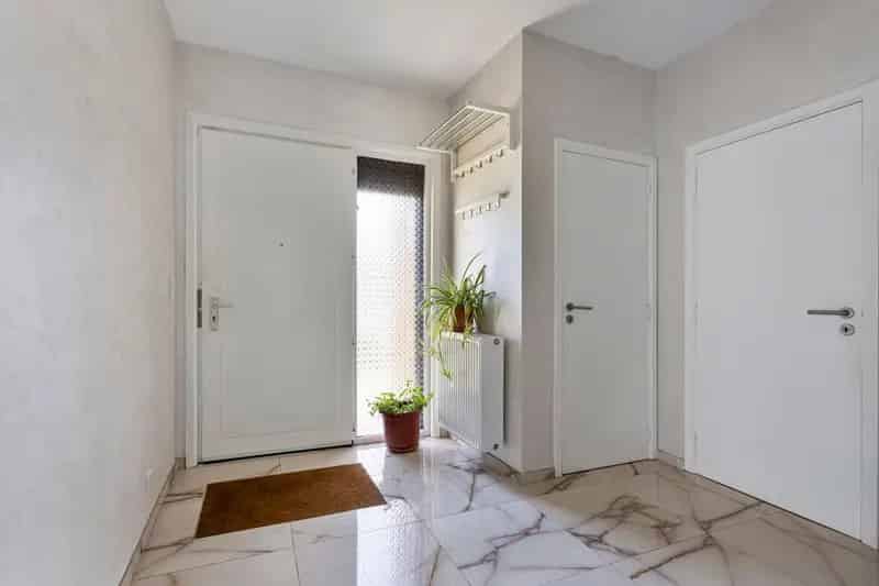 Instapklare 3-gevelwoning te koop