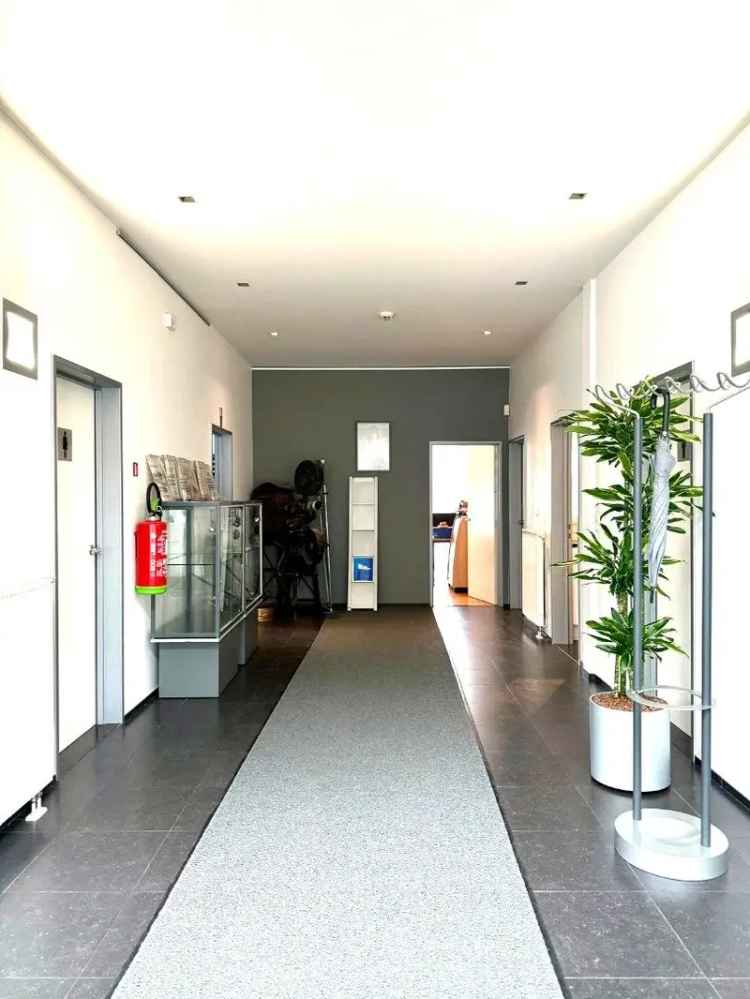 Handelsgelijkvloers met Depot en 2 Lofts