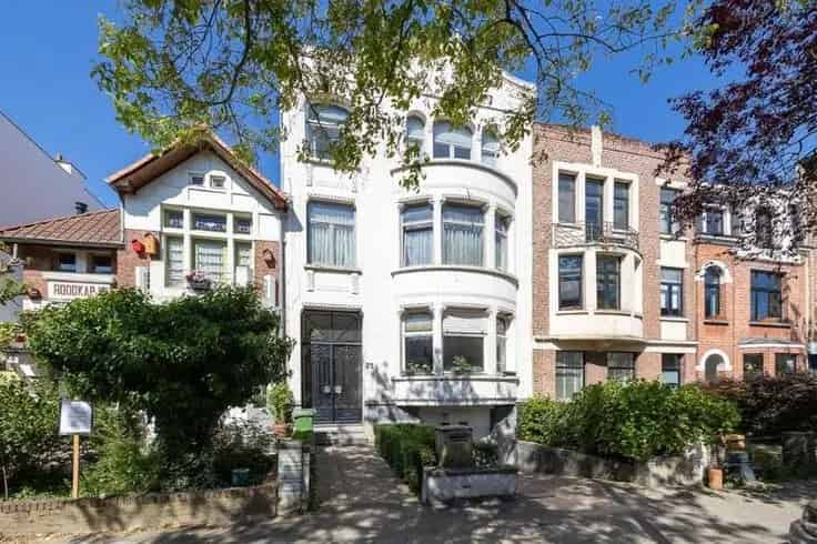 Huis Te Koop met Tuin Garage en 12 Kamers