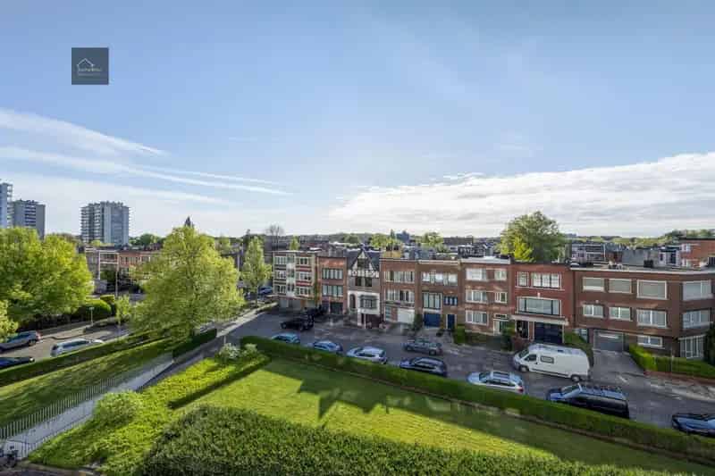 Appartement te koop Berchem 2 slaapkamers terras autostaanplaats
