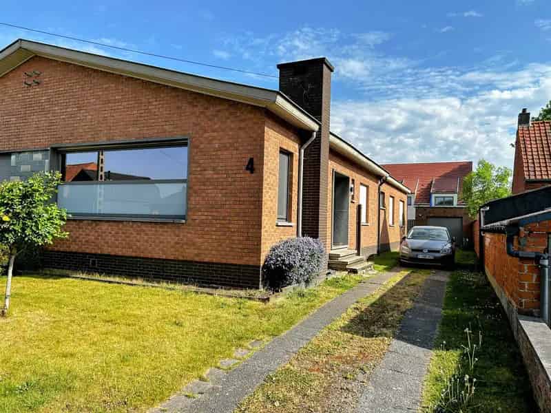 Huis te koop te Stekene: 3 slaapkamers, recente keuken en garage