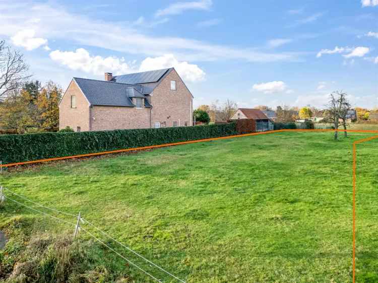 PRACHTIGE BOUWGROND VAN 1760M² TEN MIDDEN VAN AGRARISCH GEBIED