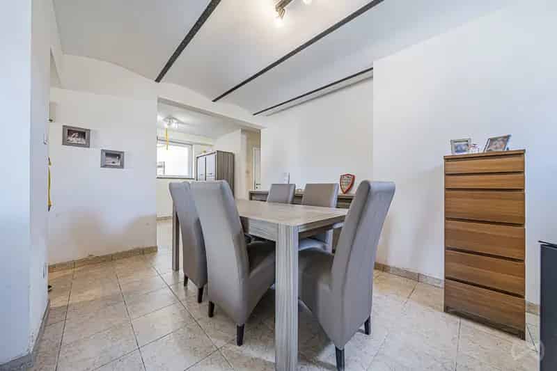 Appartement met twee slaapkamers in Avennes