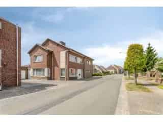 Huis te Koop Eine - 2 slaapkamers, garage, tuin