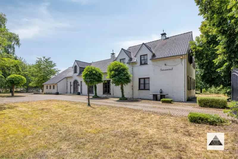 Huis te koop: Landelijke hoevewoning met 2 stallen en 2,4 hectare