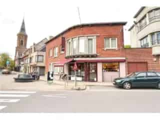Handelspand te koop Gullegem: Bakkerij met woning
