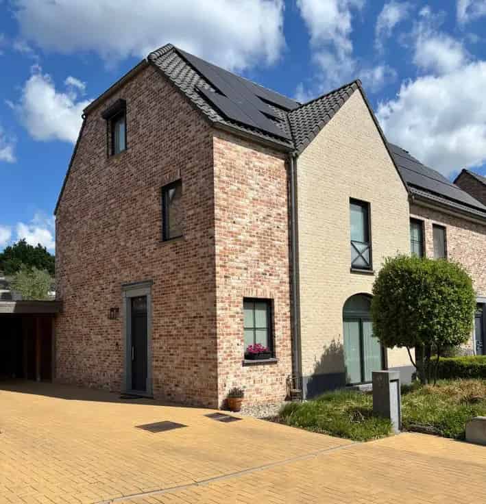Huis Te Koop: Recente 4 Slaapkamers HOB Rustige Straat