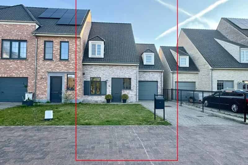 Woning te Oud Turnhout 4 slaapkamers 2 badkamers 16 zonnepanelen