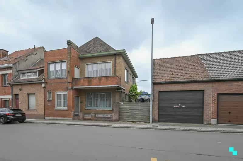 Kleurrijke Kubistische Burgerwoning Izegem