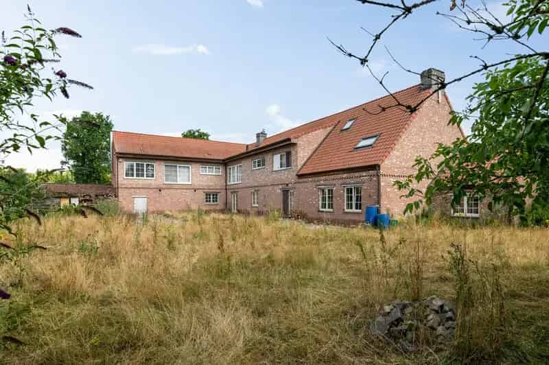 Huis te huur Emblem: Ruim appartement 3 slaapkamers groot magazijn