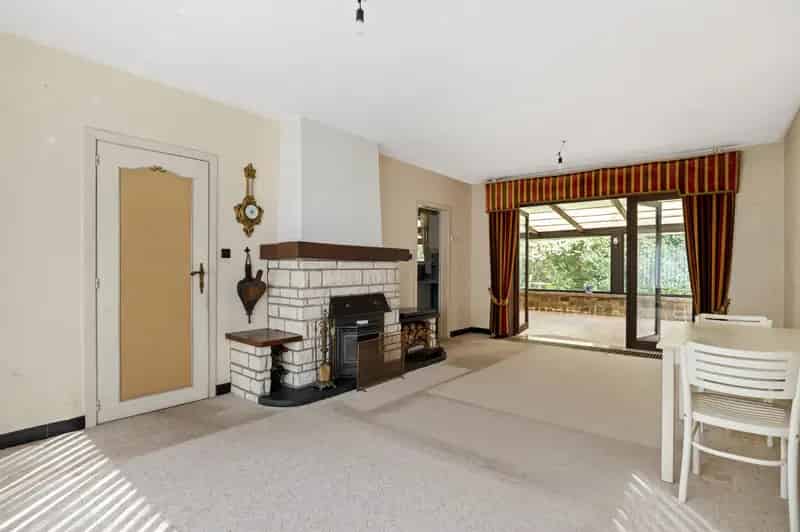 Te renoveren 4-gevelwoning met 3 slaapkamers in Meise