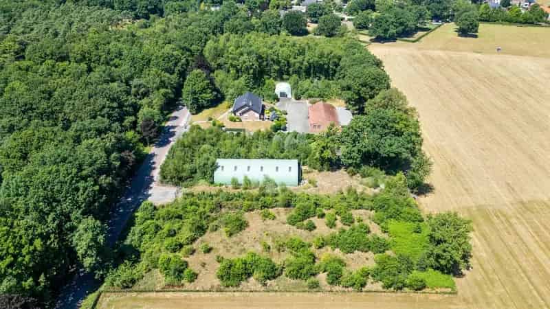 Open Bebouwing 3 Hangars 8100m² Rustige Locatie