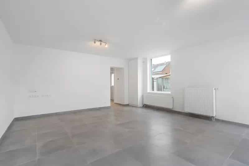 Instapklare gerenoveerde woning met 3 slaapkamers
