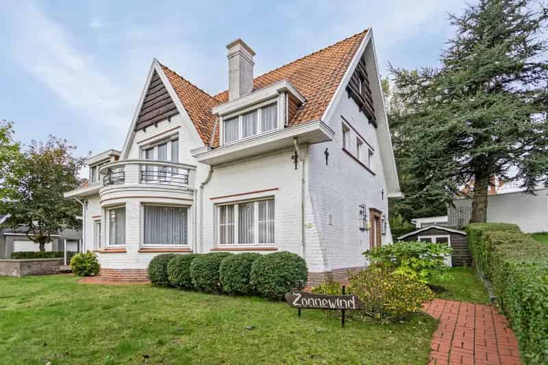Ruime Villa te Koop in De Haan Nabij Zee en Duinbossen
