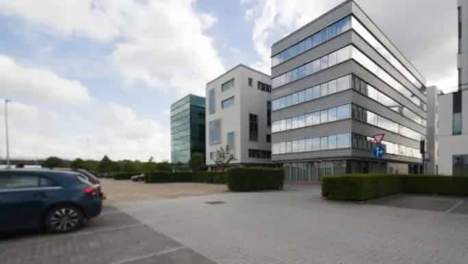 Kantoorgebouw te koop Roeselare 3090m² 94 parkeerplaatsen