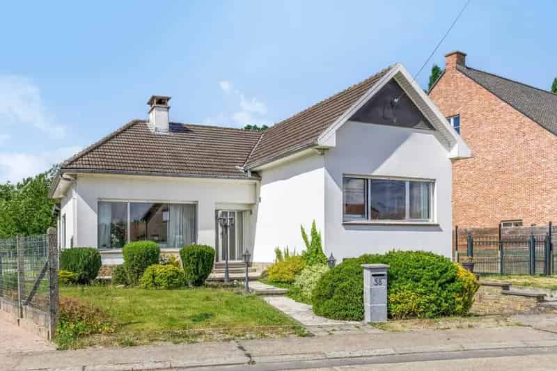 Rustige Gelegen Villa Met Ruime Tuin In Hoegaarden