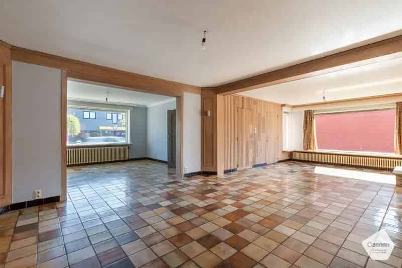 Huis te koop: Ruime woning met 4 slaapkamers en loods