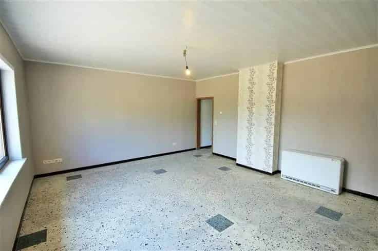 Gelijkvloerse Villa te Mettet - 3 slaapkamers - 2 garages
