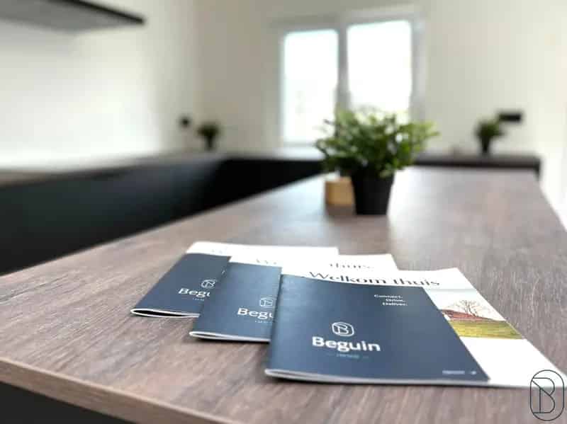 Gerenoveerde Rijwoning 3 Slaapkamers Tuin Garage Zonnepanelen