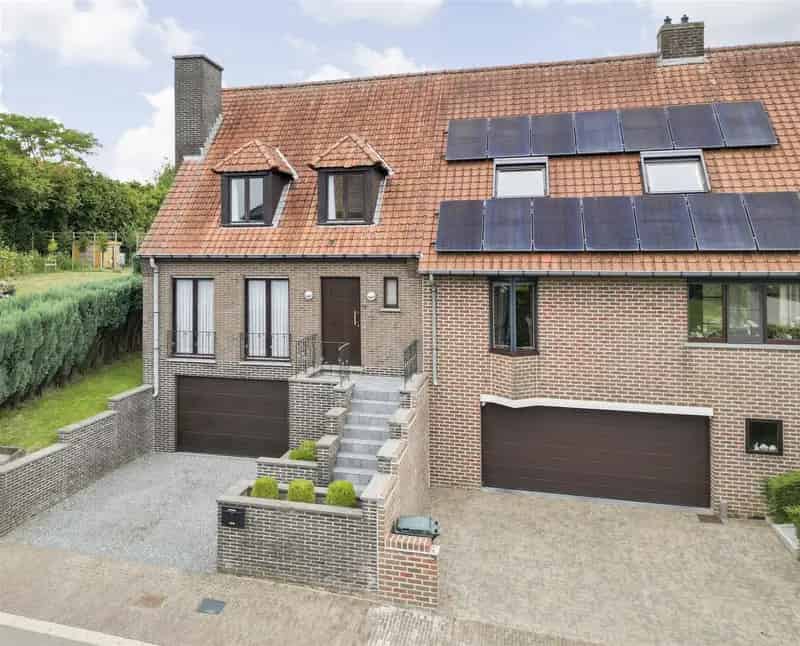 Huis te huur Gijzelbrechtegem: 3 slaapkamers, tuin en garage