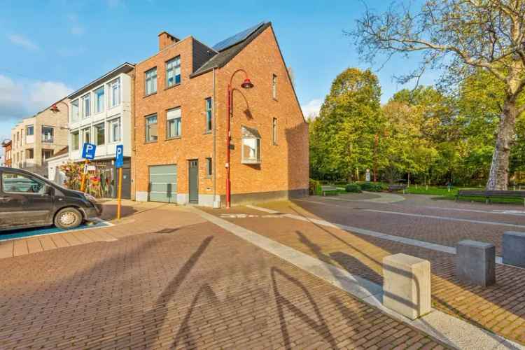 Prachtige woning (ca.275m²) voorzien van 3 slaapkamers en gelijkvloers met mogelijkheden op 434m²!