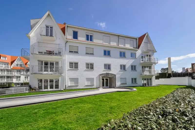 Ruim Hoekappartement te Knokke Albertplein Driehoeksplein