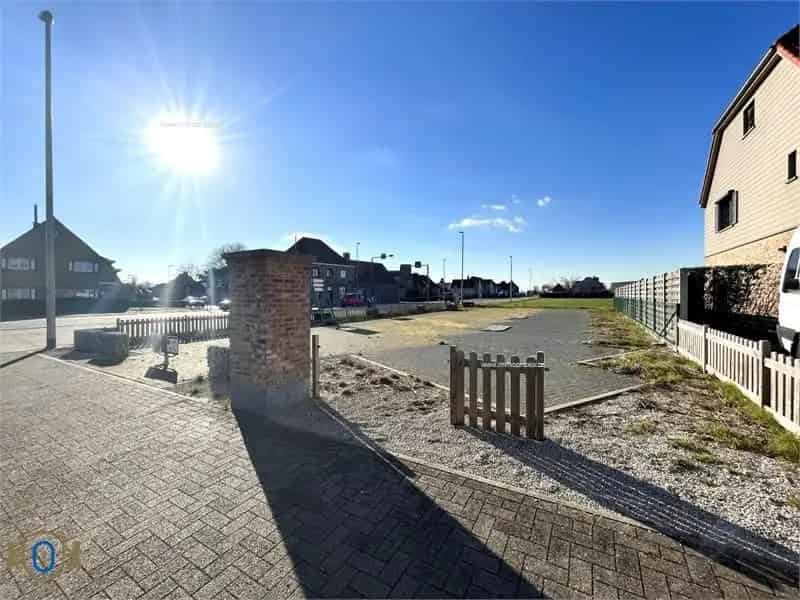 Garage en 14 Parkeerplaatsen te Koop Zuienkerke