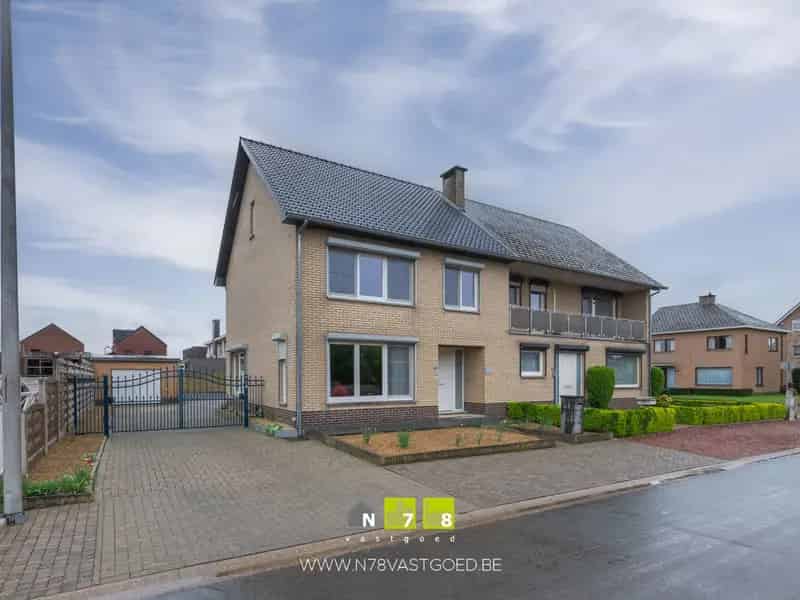 Half vrijstaande woning 3 slaapkamers te Meeswijk