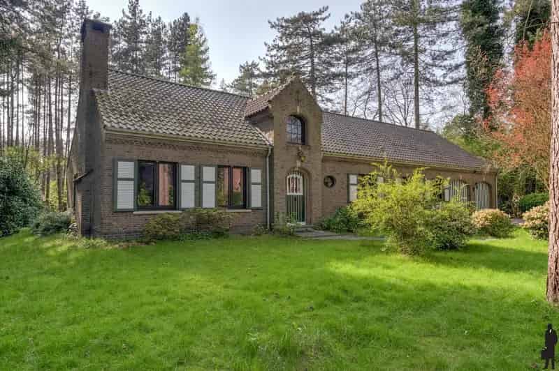 Te renoveren villa in groene omgeving nabij Heide