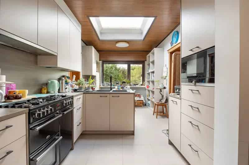 Ruime woning met 3 tot 4 slaapkamers en diepe tuin