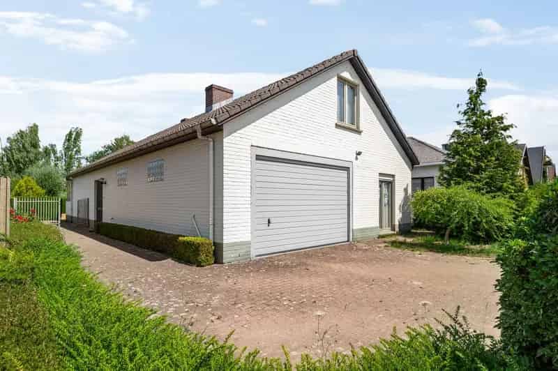 Gunstig gelegen woning met ruime tuin en bijzonder veel potentieel te Lier