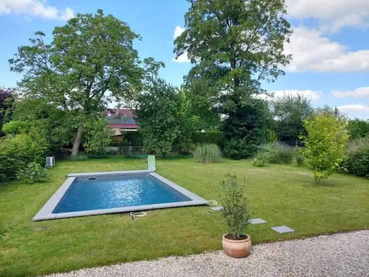 Villa Te Koop Ruime gezinswoning met zwembad