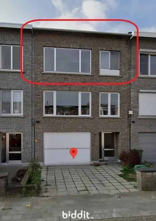 Te renoveren 2-slaapkamer appartement met autostaanplaats Deurne