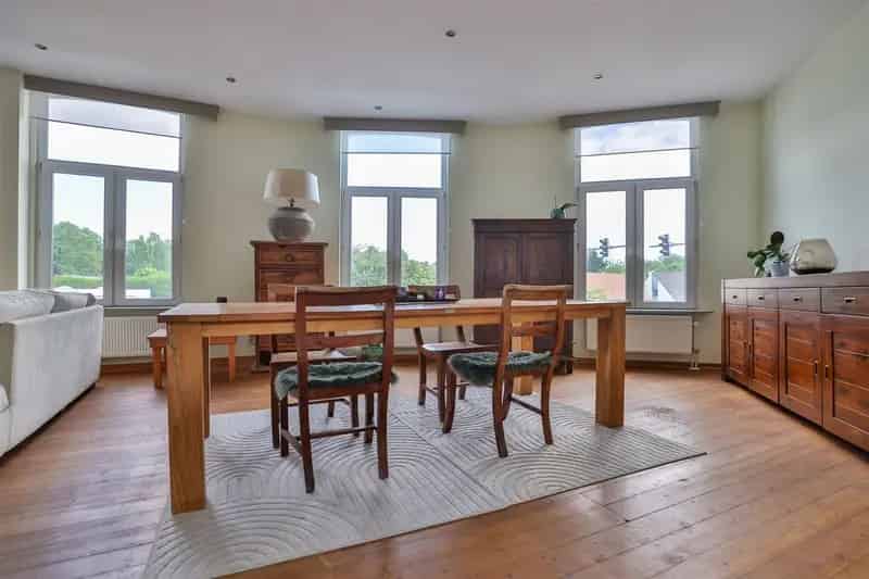 Huis te koop Edegem: Handelsgelijkvloers en Duplex Appartement