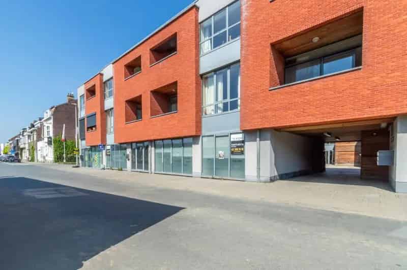 Gelijkvloerse Praktijk Kantoor Commerciële Ruimte 154m²