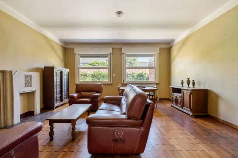 Huis te koop Gijzegem: Art-Deco woning met dubbele garage