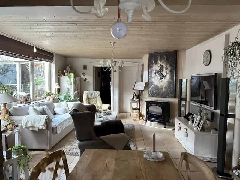 Ruime woning te huur Desselgem met dubbele garage en magazijn
