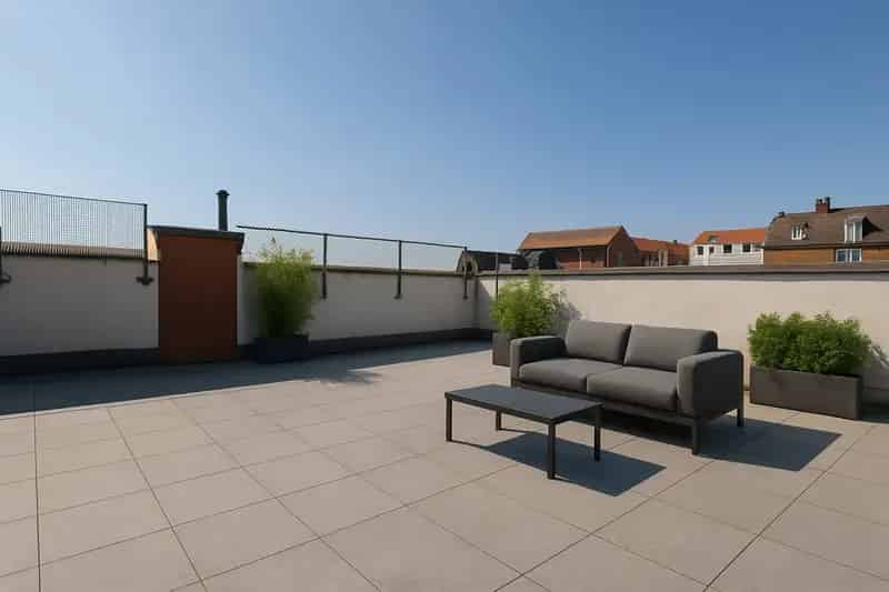Lichtrijk Hoekappartement met Dakterras Nabij UA