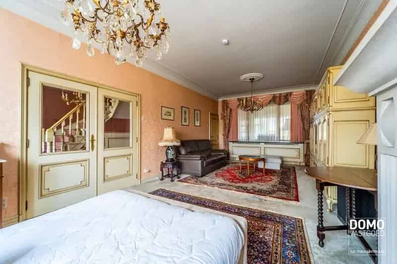 Karaktervolle woning ruim zonnig centraal gelegen