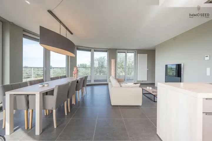 Te koop penthouse in Bredene met riant terras en 360 graden zicht