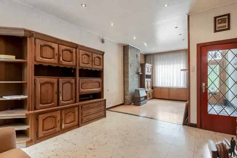 Te renoveren woning met 4 slaapkamers te Lier