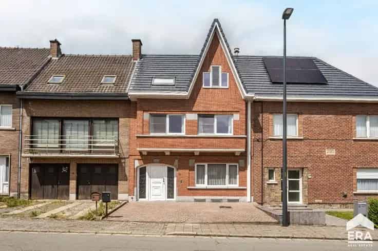Huis Te Koop Aalst: 5 Slaapkamers, Stadstuin & Oprit