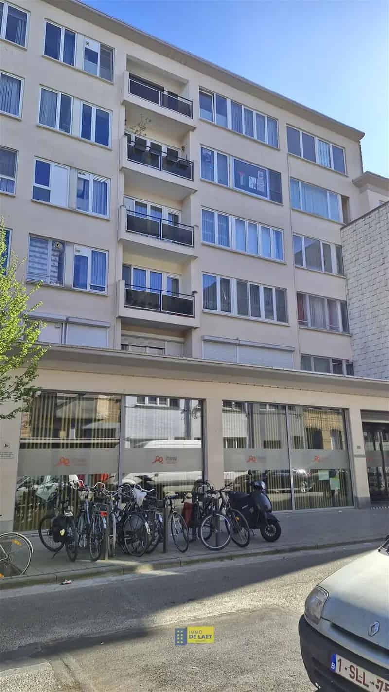 Studio te Huur Derde Verdieping Slaaphoek Badkamer